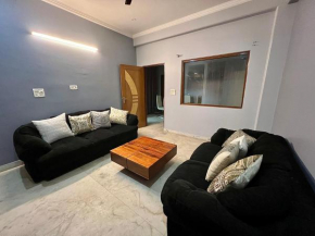 comfertable 2 BHK entire floor great for family